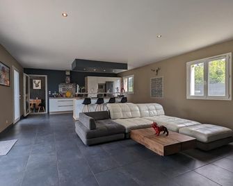 Villa Type mas Provençal 140 m2 4 Chambres Jardin de 1000 m2 Piscine 8 /4 - Carpentras - Huiskamer