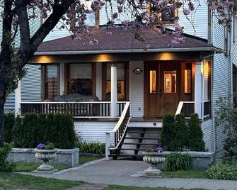 The Center of Vancouver, Spacious Elegant Interior, Spectacular Outdoor Living - Vancouver