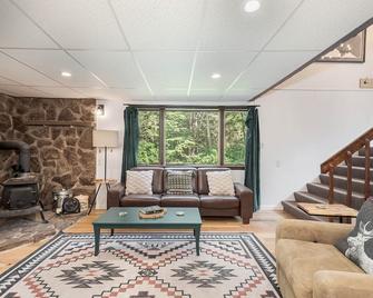 A Skip-Away - Terra Alta - Living room