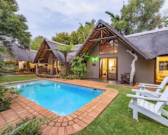 Mhlati Guest Cottages - Malelane - Pool