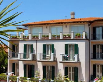 Riviera Residence - Marina Di Pietrasanta - Rakennus