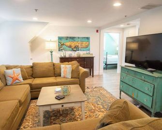 Full Renovation Amazing Spot with Views - Chatham - Living room