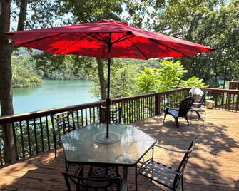 Cabin 1 At Cedar Key - Perfect Lakefront Getaway! - Huddleston - Balcón