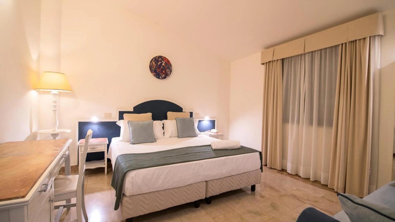 ديلفينو بيتش هوتل