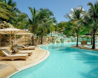 سواهيلي بيتش - مومباسا - حوض السباحة