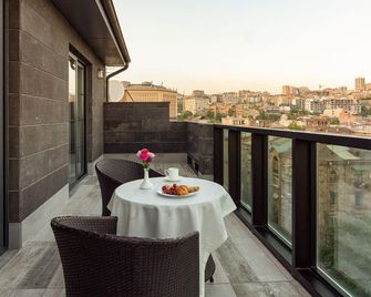Dave Hotel Yerevan - Jerevan - Balkong