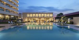 Fraser Suites Abuja - Abuja - Pool