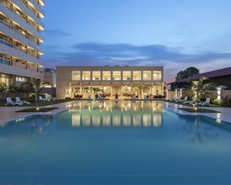 Fraser Suites Abuja - Abuja - Piscina