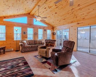 Spacious Southwestern Style 3-Bedroom Home Near Enmu/Rgh - Portales