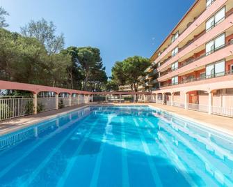 Salines - Estartit - Piscina