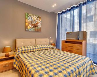 Modern Apt steps to Promenade and Center - Sliema - Bedroom