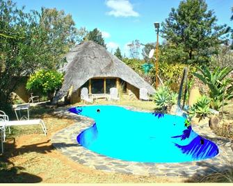 Superb tropical setting 4 - Bulawayo - Pool