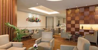 Ramada by Wyndham Abu Dhabi Corniche - Abu Dhabi - Lounge
