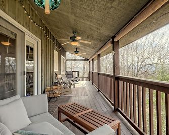 Cozy cabin with a view 1 mile from downtown Clayton - Clayton - Balcón