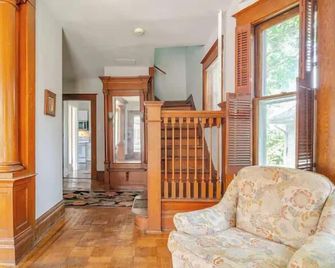 Victorian Home Sleeps 10 Fenced 4br Full Kitchen Steps2 Ycp - York