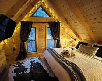 Peak Forest Cabin in the Woods - Bloomville
