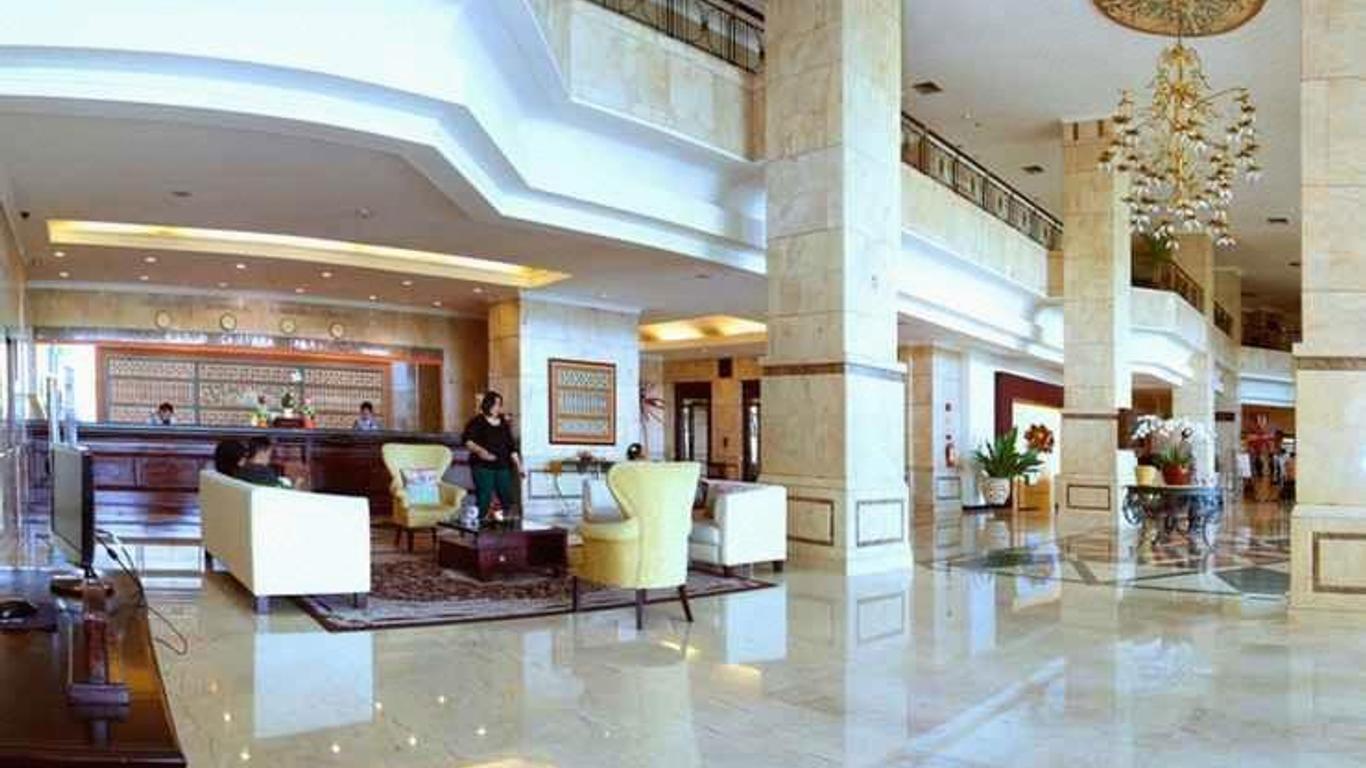 Grand Cempaka Business Hotel