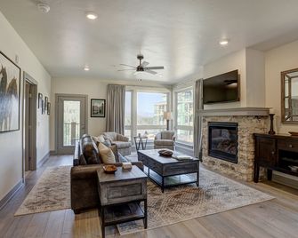 Clearwater Lofts by Vail Resorts - Keystone - Living room