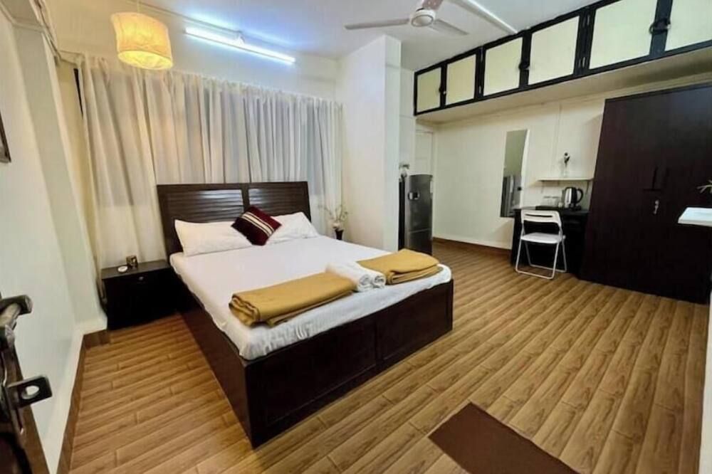 La France Cosy Studio Apartment - מומבאי