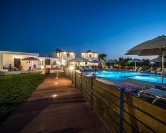 Paradisio Baby & Kinder Apartments - Stavros - Басейн