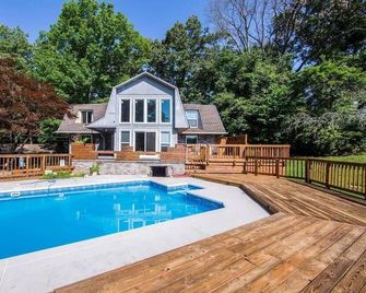 Experience Stunning Scenic Views! - Knoxville - Pool