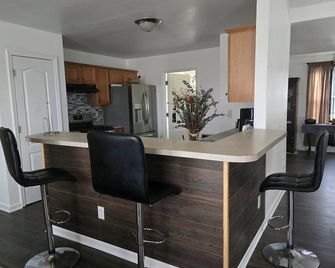 Beautiful & Spacious 3-Bedroom, 2 Bath Retreat! Comfort & Style in Douglasville - Douglasville - Front desk