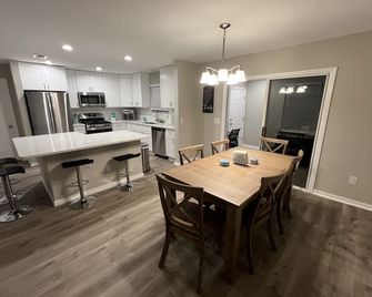 Get cozy in this Renovated home by the Villages - Lady Lake - Comedor
