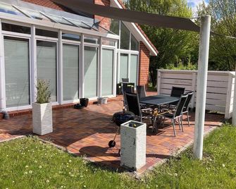 Ferienhaus, Lichtdurchflutetes Architektenhaus - Leer - Patio