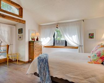 Patagonia Cottage w/ Patio & Yard: Walk to Town! - Patagonia - Bedroom