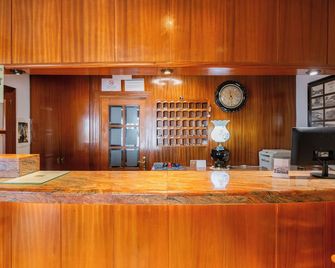 Hotel Montana by Bossh! Hotels - Roses - Front desk