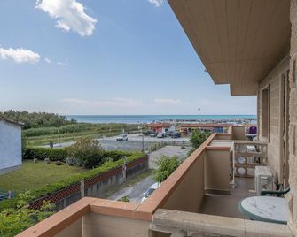 Hotel Quisisana - Vada - Balkon