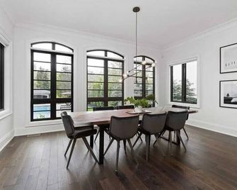 Exquisite private Villa just outside of the city. - Pickering - Dining room