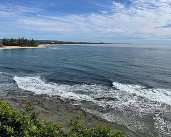 Moffat Beach Coastal Contemporary Unit B - Caloundra - Beach