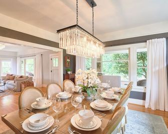 The Pearl of Newberg: A Luxury Craftman Home - Newberg - Essbereich