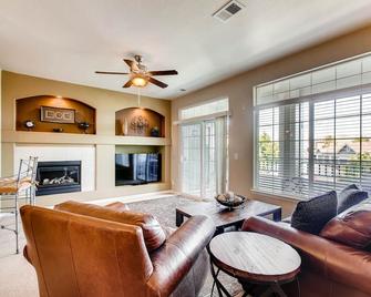Two Story Two Bedroom Condo in Castle Rock - Castle Rock - Living room