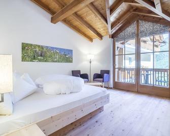 Tonzhaus Hotel - Senales - Bedroom