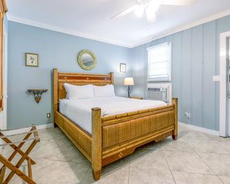 Downtown dog-friendly cottage-like studio with patio, full kitchen, cable, & AC - Cayo Hueso - Habitación