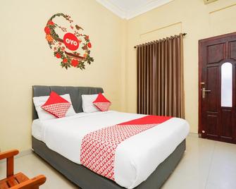 OYO 179 68 Residence - Surabaya - Bedroom