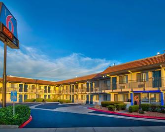 Motel 6 Vallejo Six Flags West - Vallejo - Building