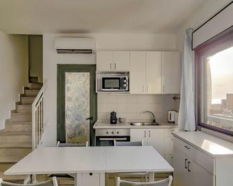 Bnbisrael Apartments - Ben Yehouda Obsidian - Tel Aviv - Kitchen