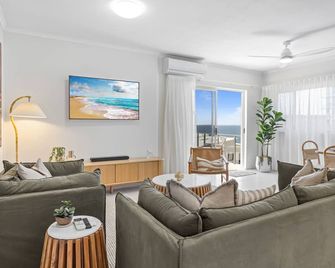 Stylish 3-Bed Apartment in Coastal Redcliffe - Redcliffe - Huiskamer