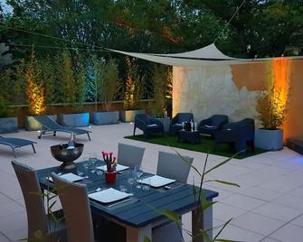 115 M2 Duplex With 150 M2 Terrace And 6-Seater Spa. - Orange - Patio