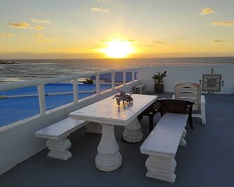 Perfect near The Ocean large Balcony Pool private Sundeck, ac Wifi Parking - The Valley - Balkong