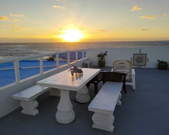 Perfect near The Ocean large Balcony Pool private Sundeck, ac Wifi Parking - ذي فالي - شرفة