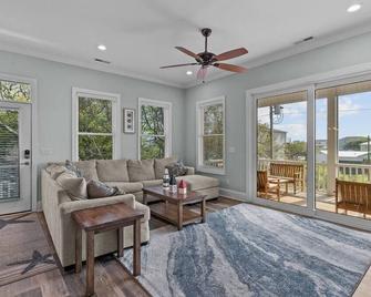 Maison by The Sea at Kure Beach - Kure Beach - Living room