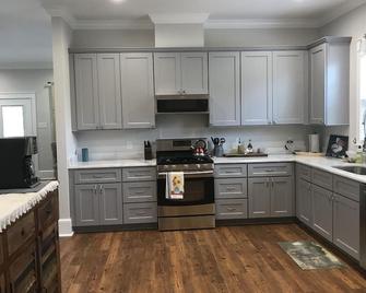 2 Bed, 2 Bath Luxury Waterfront W/ Launch Near Cocodrie / Pointe Aux Chein/Houma - Montegut - Kitchen