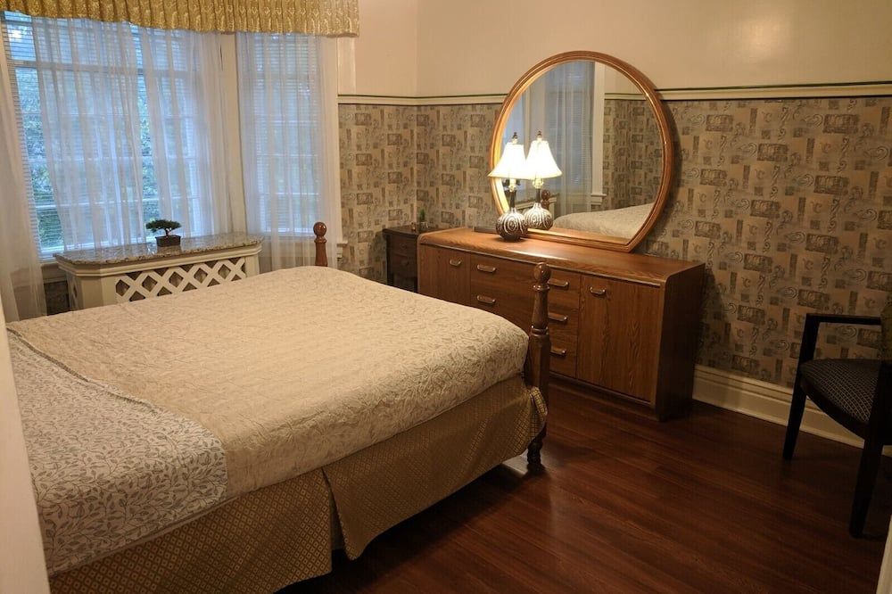 3 floors character house - Winnipeg - Bedroom