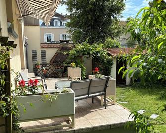 Grande Maison au Calme, Bien Placée Pour les JO, Proche Transport et Paris - Nanterre - Patio