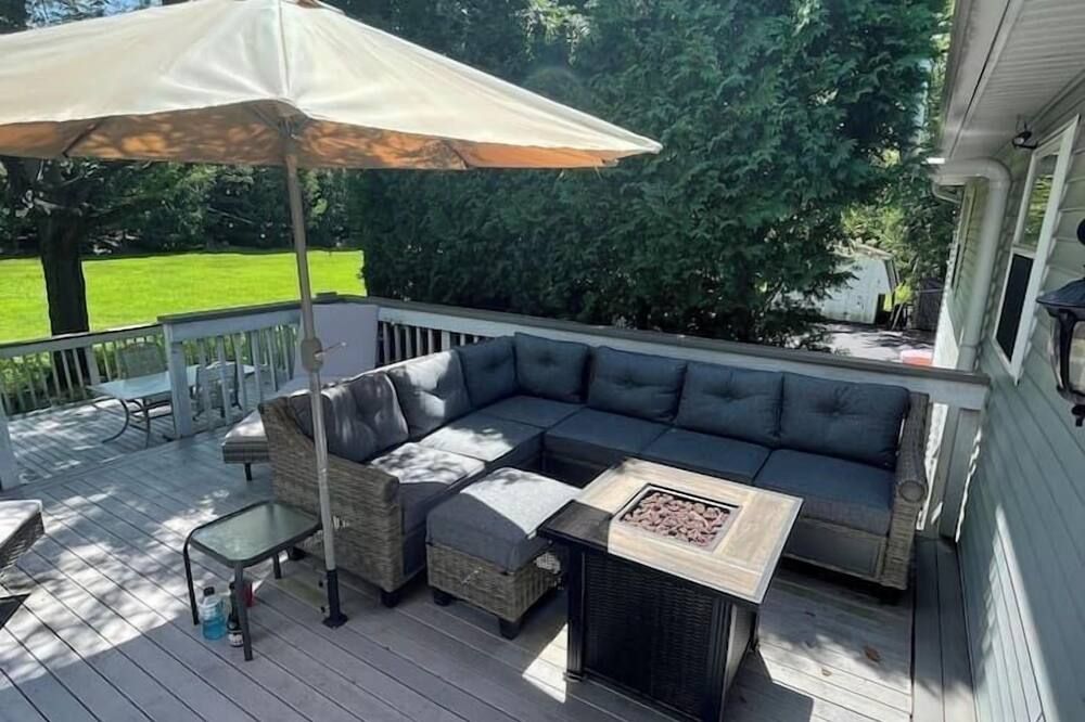 Quiet Guest Space with Hot Tub, Laundry, and Gym - Chagrin Falls - Patio