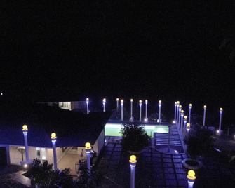Appleland City Athirapilly - Vettilappara - Pool